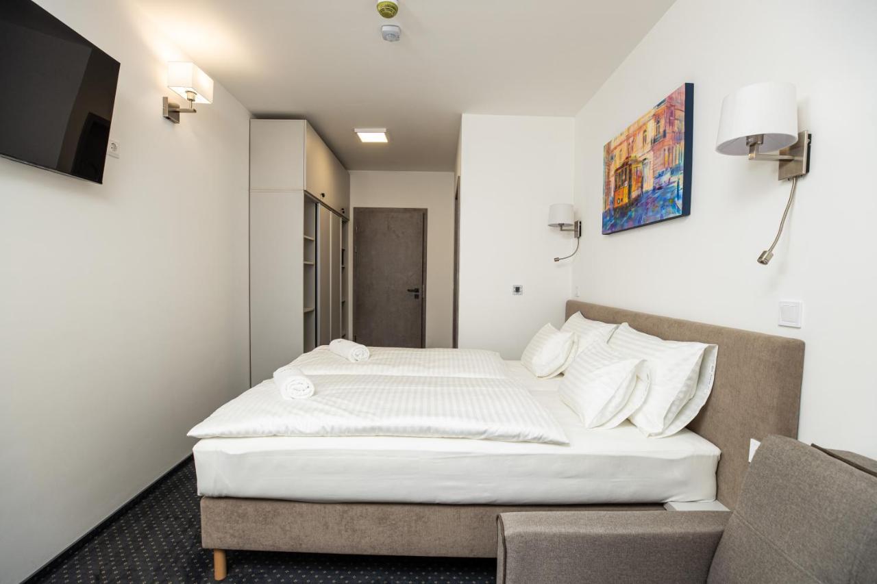 Arena Deluxe & Spa Szeged Buitenkant foto