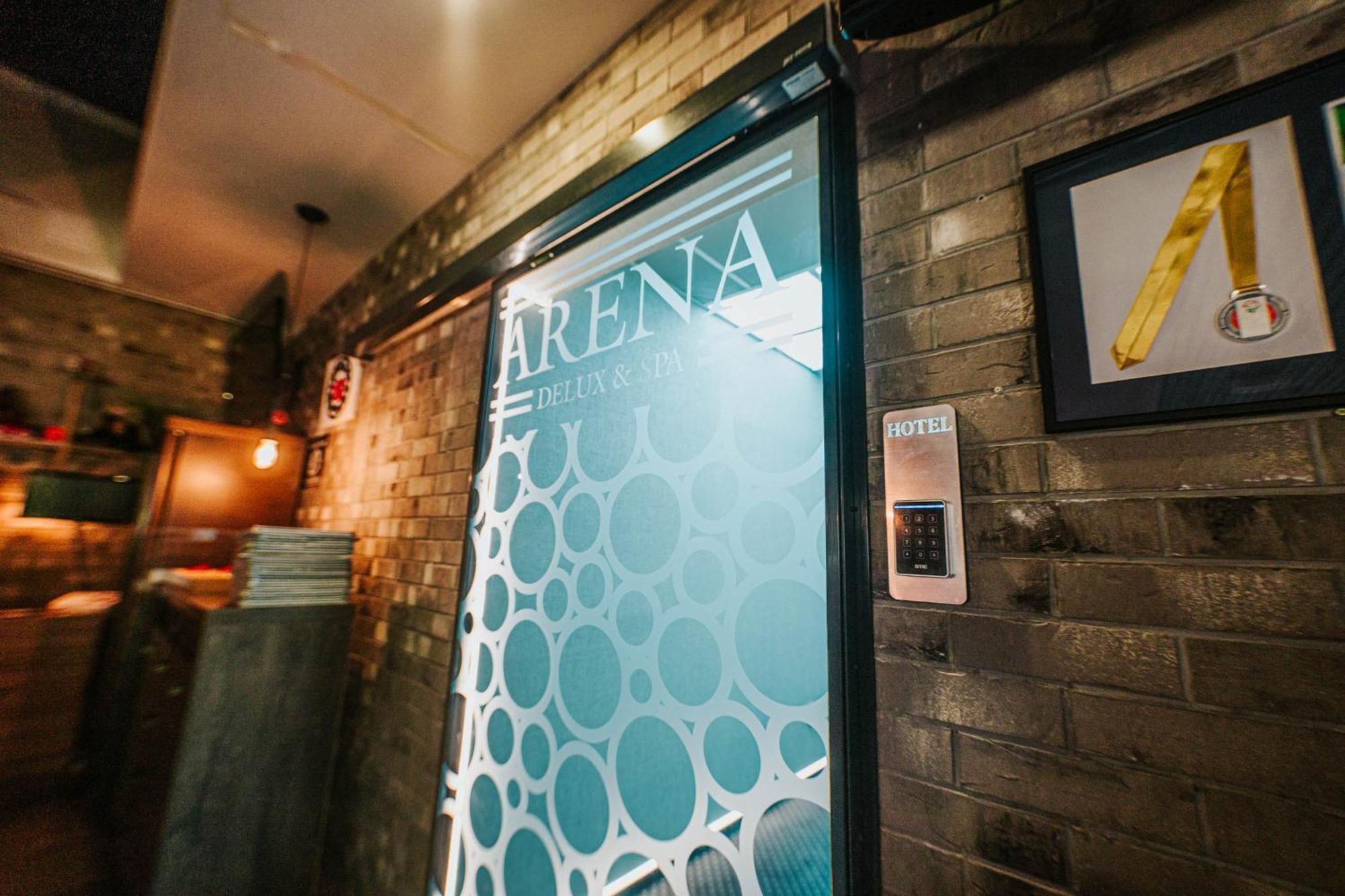 Arena Deluxe & Spa Szeged Buitenkant foto
