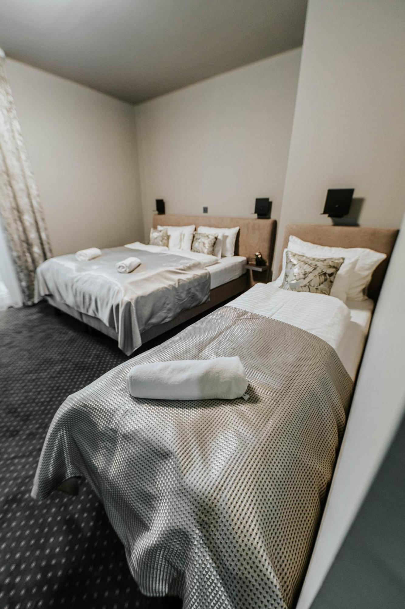 Arena Deluxe & Spa Szeged Buitenkant foto